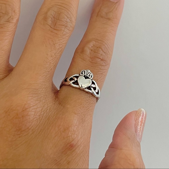 Sterling silver Celtic claddagh ring, claddagh ring, Celtic ring, silver ring - Picture 1 of 9